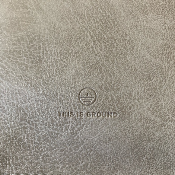 American Airlines passport holder with accessories - Picture 3 of 8